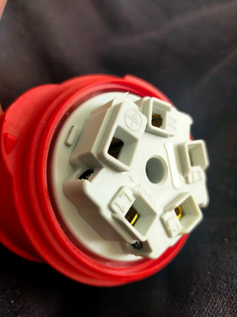 5*32a Uzatma prizi IP445*32a Uzatma prizi IP44. - 6