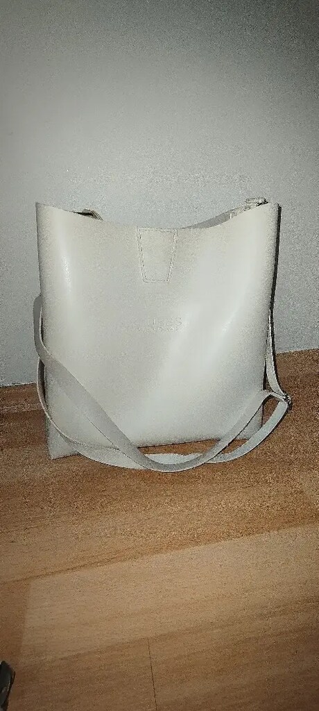 Guess kol çantası