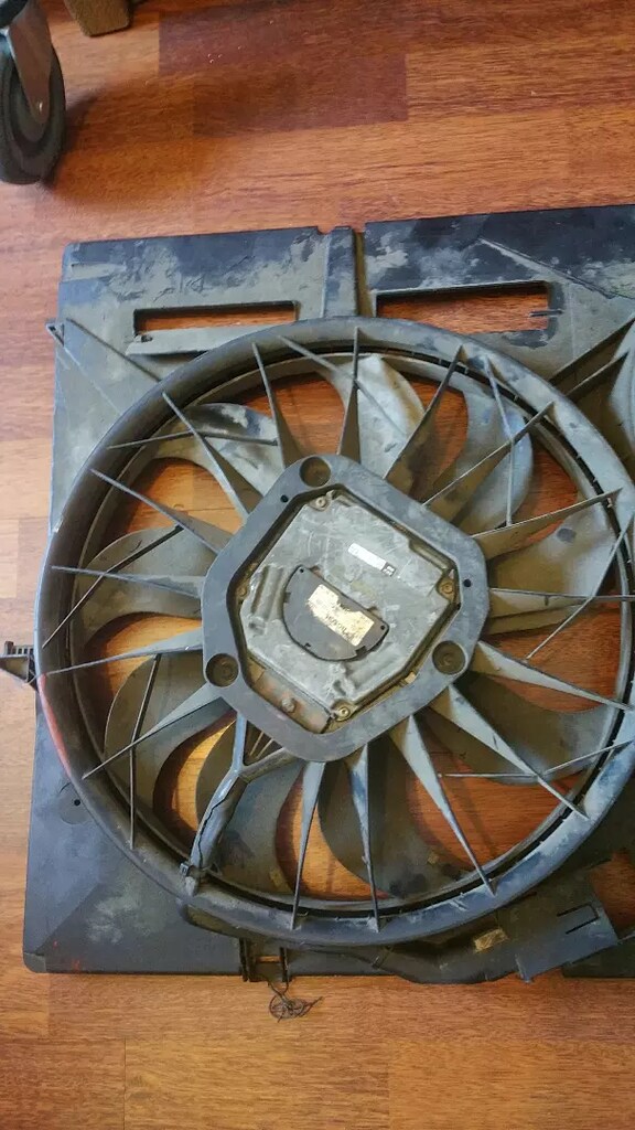 PORSCHE CAYEN FAN MOTOR - 10