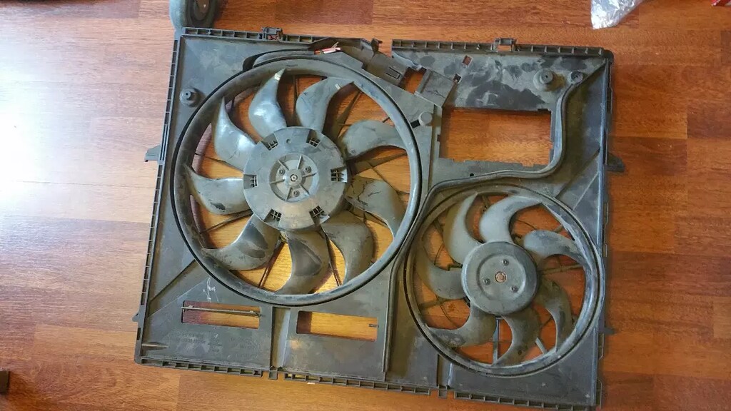 PORSCHE CAYEN FAN MOTOR - 2