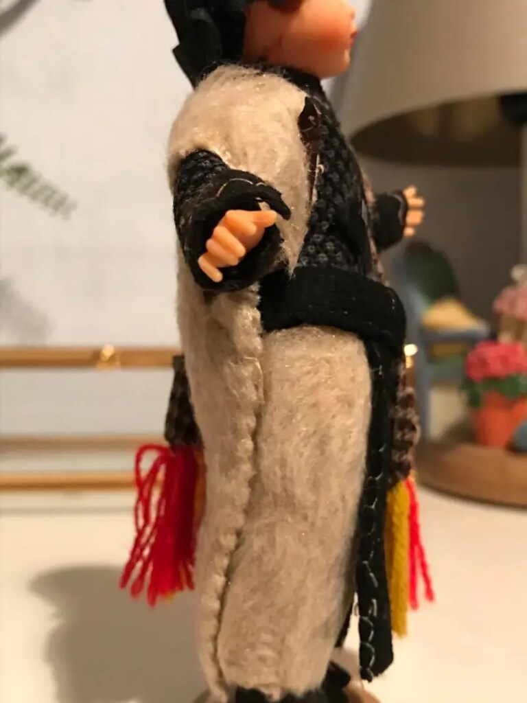 Vintage Uyuyan Mini Bebek & El Yapımı Giysileriyle - 5