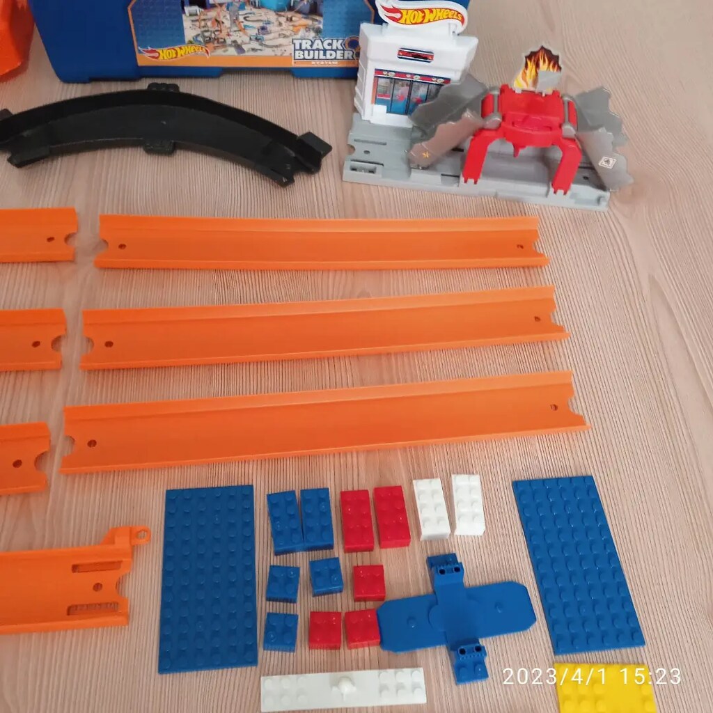 Hot Wheels - 8