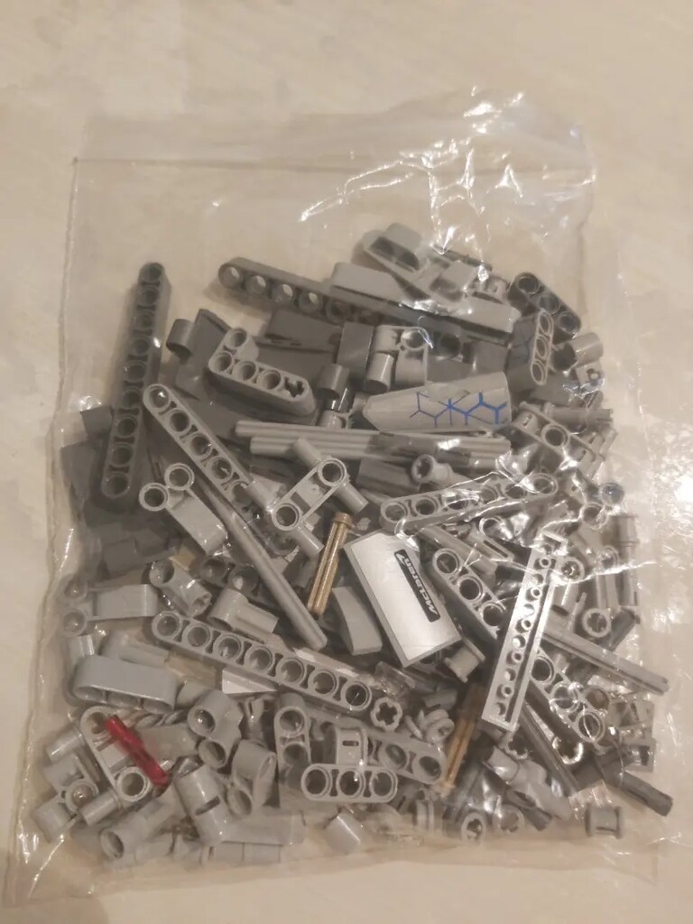 LEGO TECHNIC 42123 MCLAREN SENNA - 5