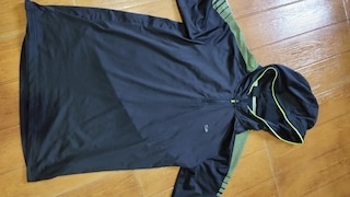 Kapişonlu sweat..Bir çok daha var..Bir çok kaşe kaban, kot pantolon