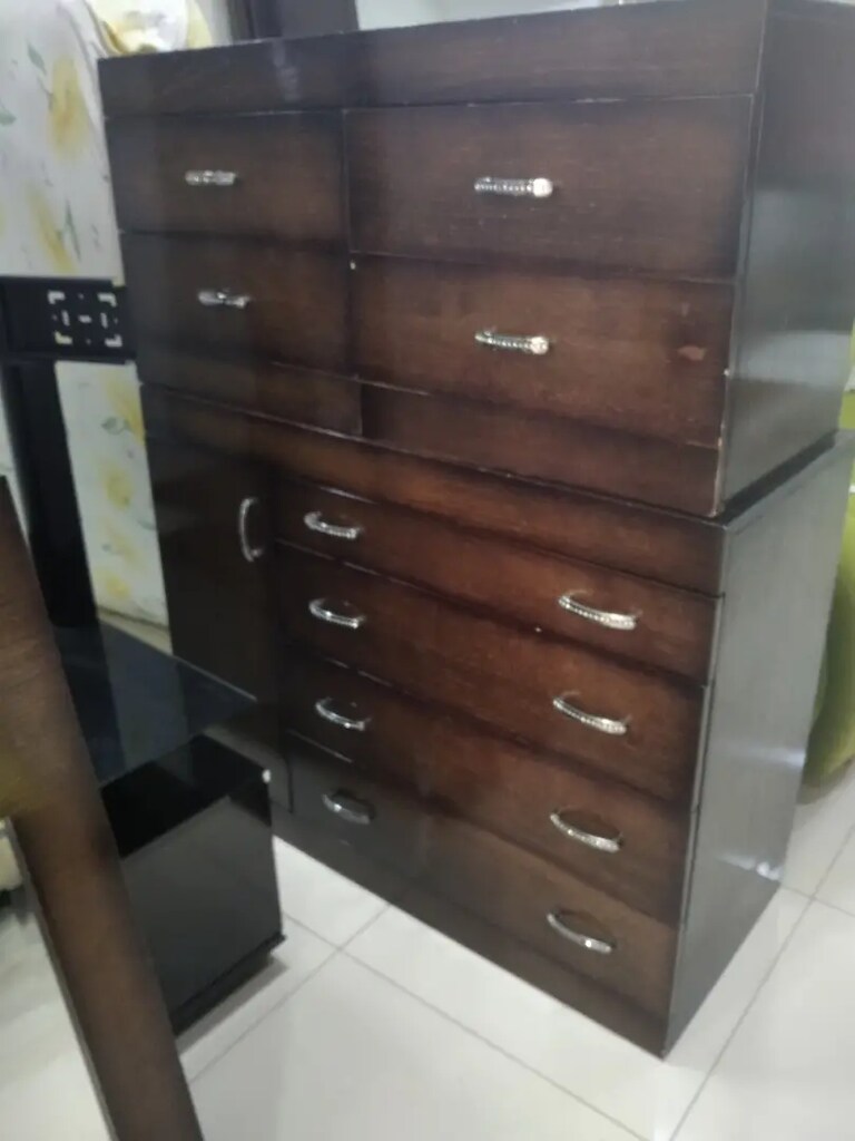 Büyük raylı elbise dolabı aynalı şifonyer 2 komidin - 3