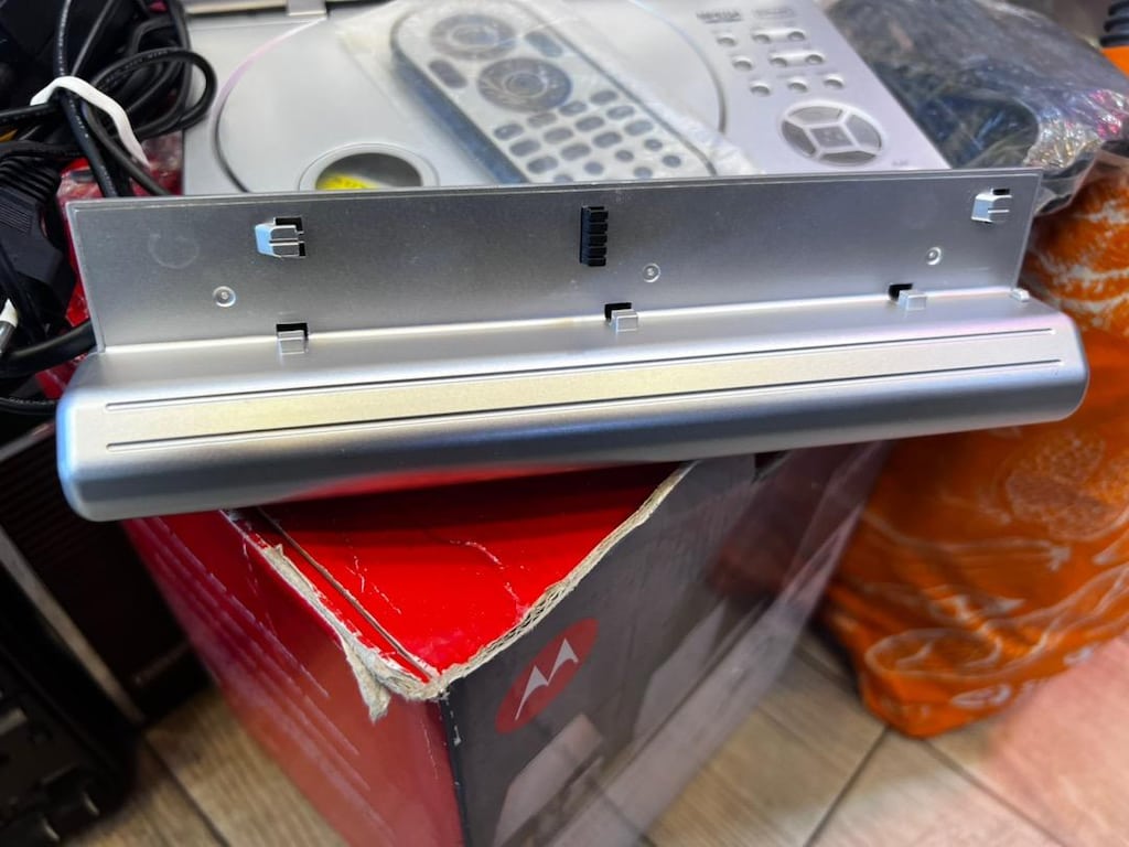 Philips pet810 portable dvd player - 9