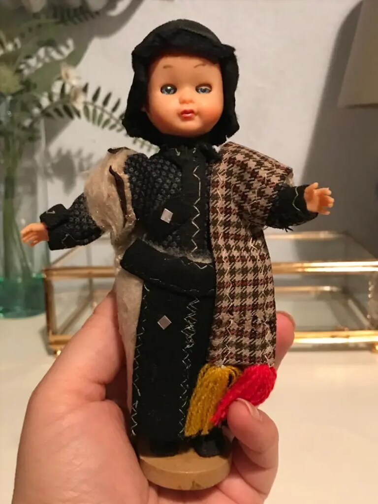 Vintage Uyuyan Mini Bebek & El Yapımı Giysileriyle - 9