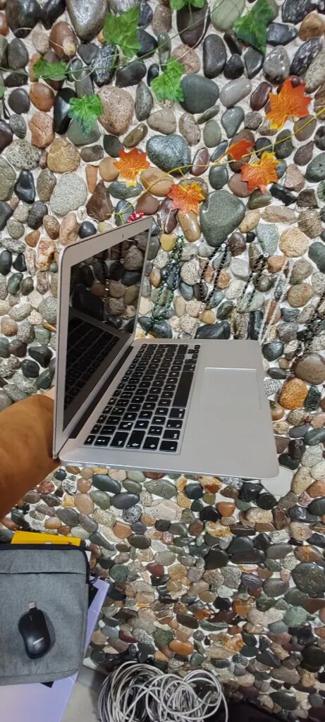 Apple Macbook AİR 2017 tertemiz - 2