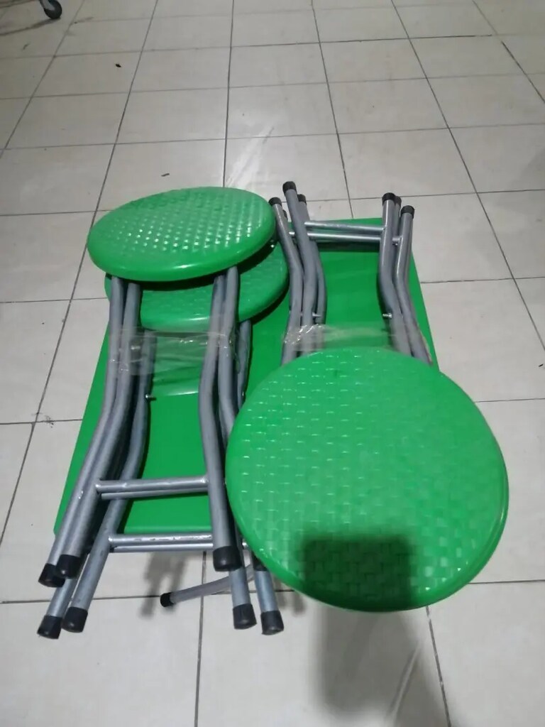 Plastik Masa + 4 tabure - 2