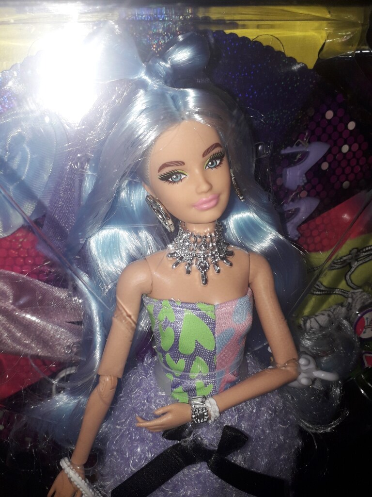 Barbie extra 30+ looks - 6