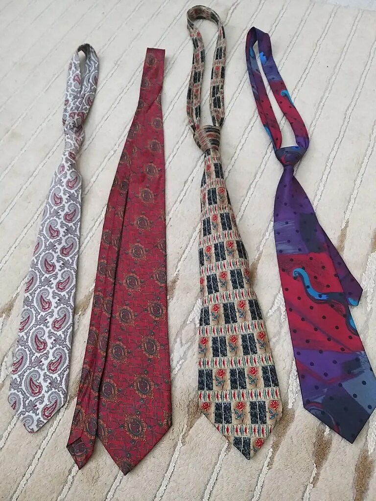 cok güzel antika kravatlar eşsiz guzellikte adet 2500 tl - 2