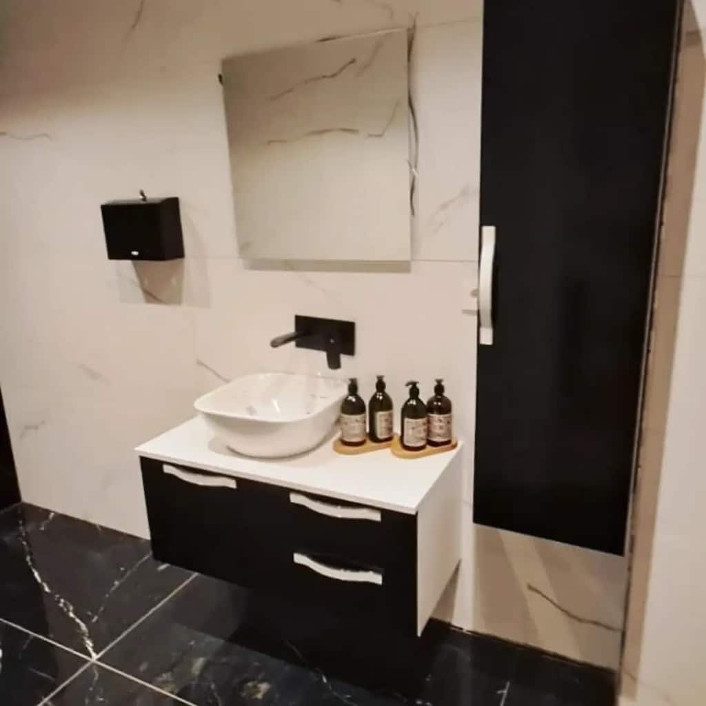 Siyah Led Aynali Banyo Takımı