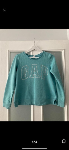 GAP SWEATSHIRT