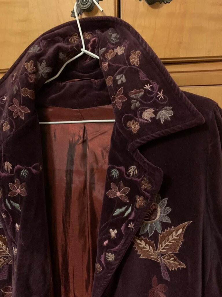 Koyu mor kadife el yapımı cicekleri
