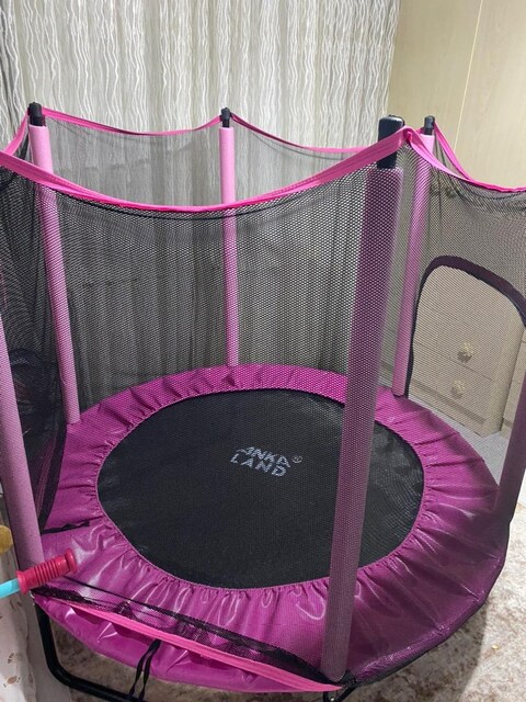 evde kullanıldı bahçeye hıc konulmadı temizdir trambolin