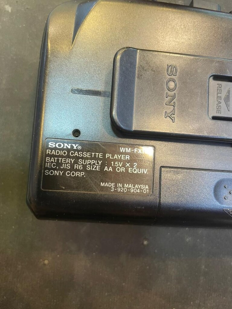 Sony wm-fx113 walkman - 3