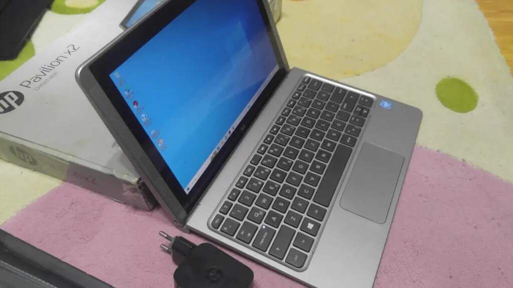 Hp pavillon x2 tablet leptop 2/32 gb - 2
