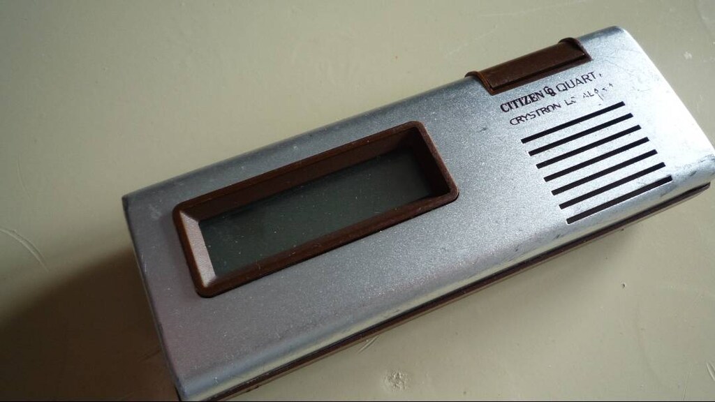 Citizen Quartz Crystron LC Alarm LCD Ekranlı Masa Saati - 6