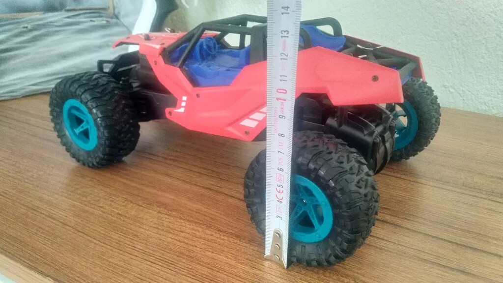 Uzaktan kumandalı şarjlı jeep arazi araç. 30cm uzunluk - 6