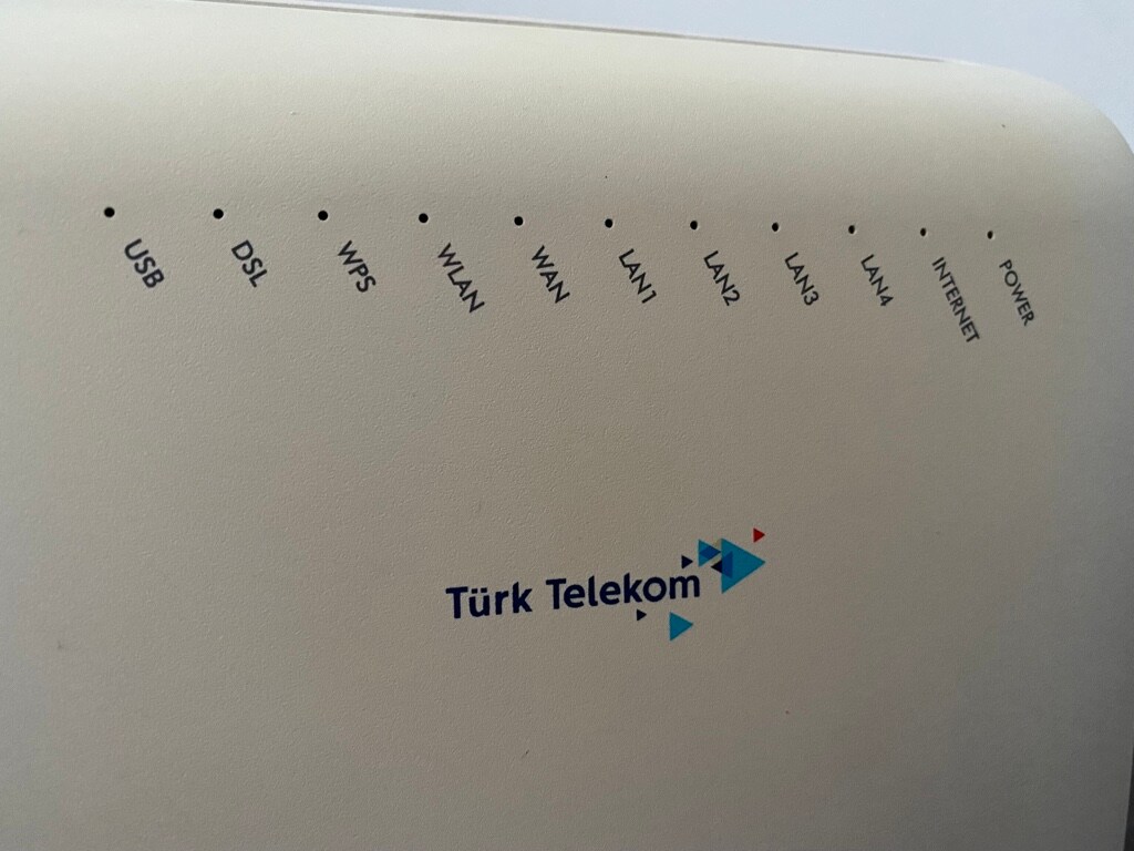 Zyxel 4 Port 300 Mbps Fiber Vdsl2-Adsl2+ Modem - 3
