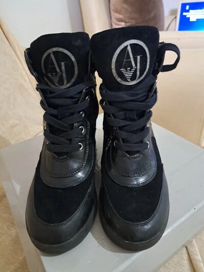 Orginal Armani Jeans Bayan Bot..Şuan bu tarz benzer modeller 2 bin tl.