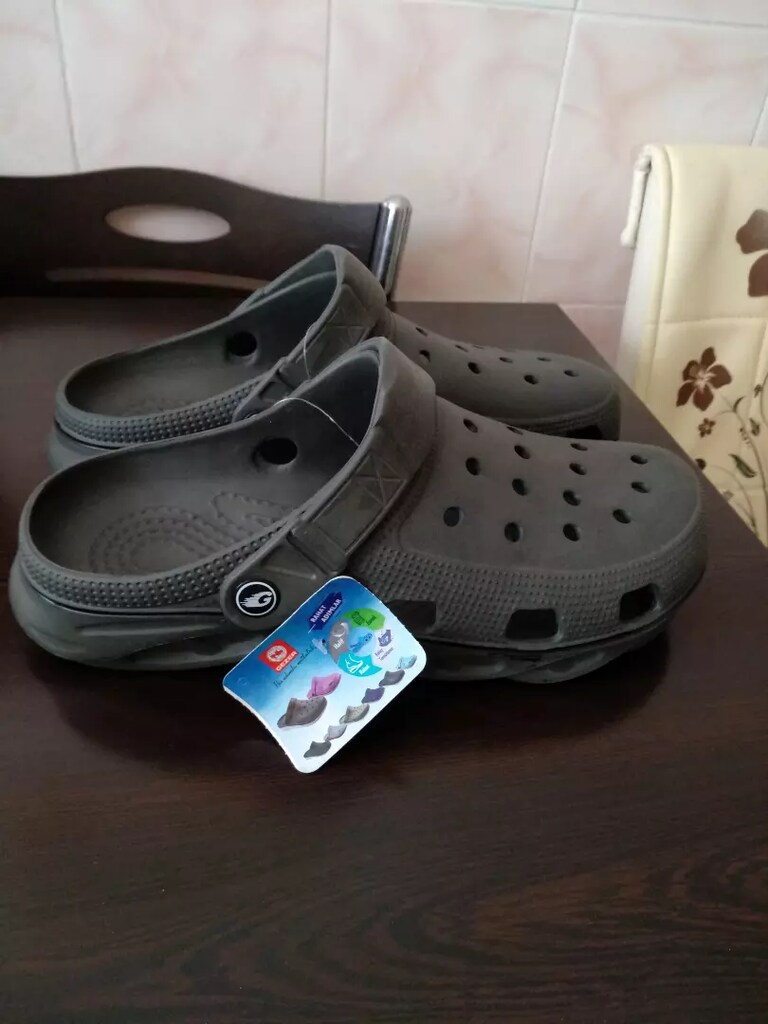 GEZER CROCS TERLİK 44 NUMARA DOKTOR, HEMŞİRE, AŞÇI,HAVUZ VE DENİZ İÇİN
