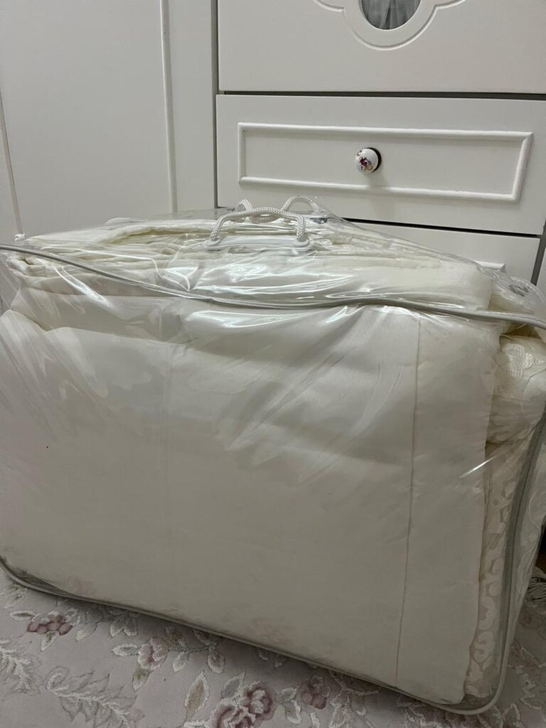 Elart marka. Elyaf dolgulu, saten yatak örtüsü - 5
