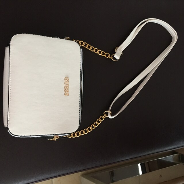 Guess marka Beyaz şık çanta 20cmx14cm