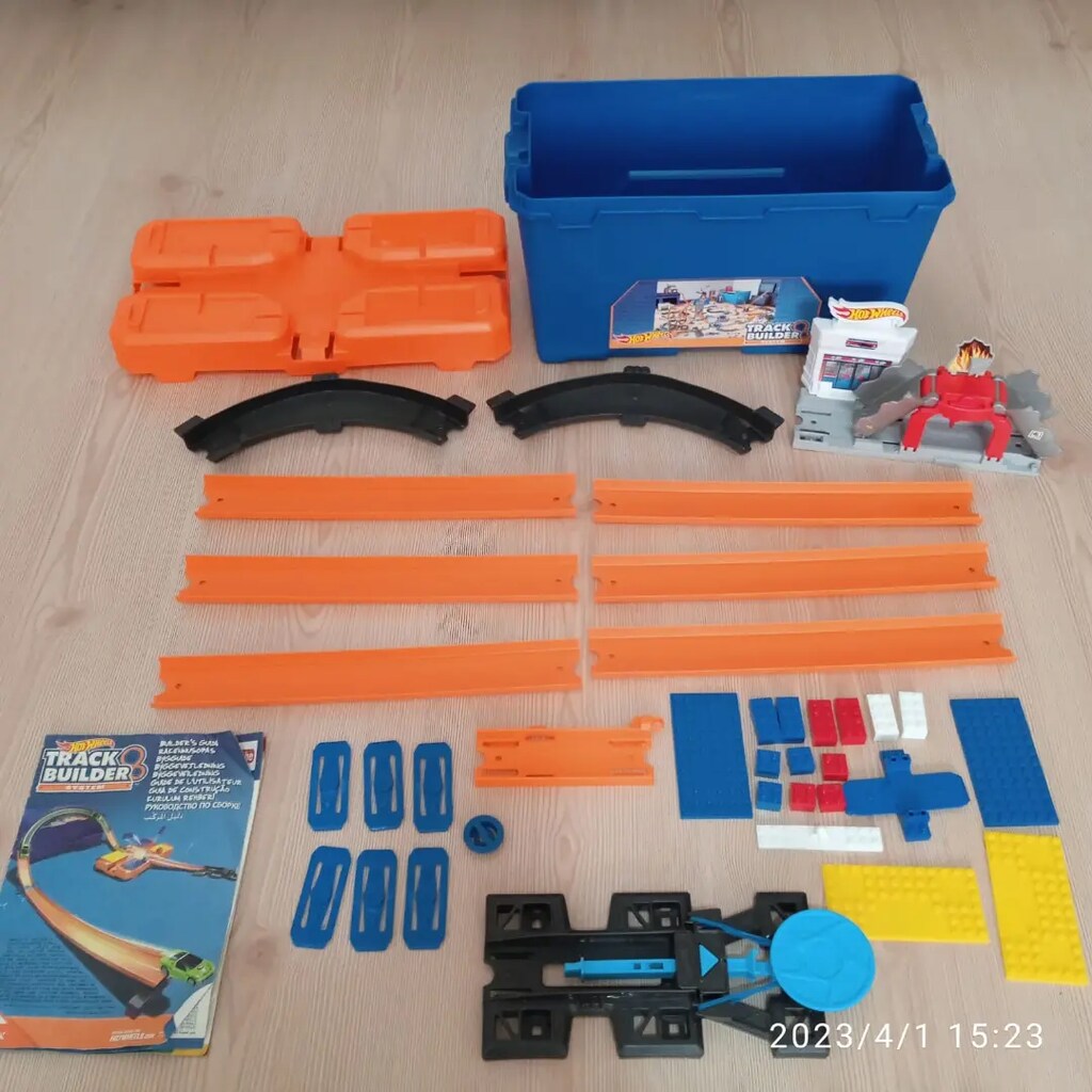 Hot Wheels - 10