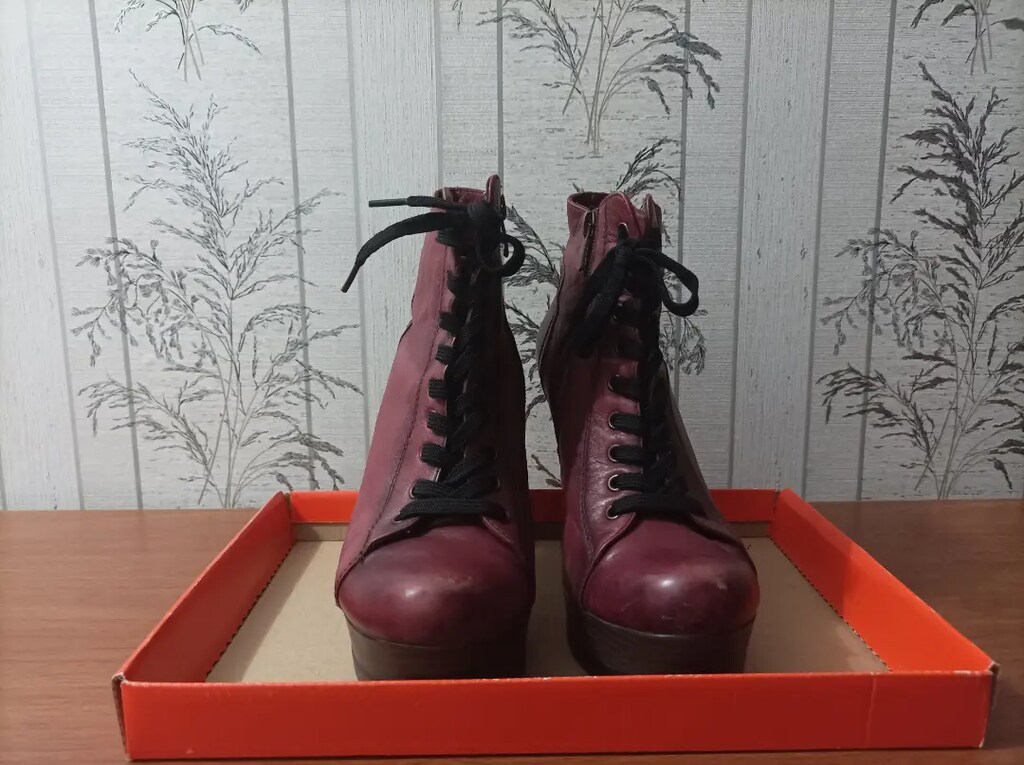Bordo renk topuklu yarım çizme