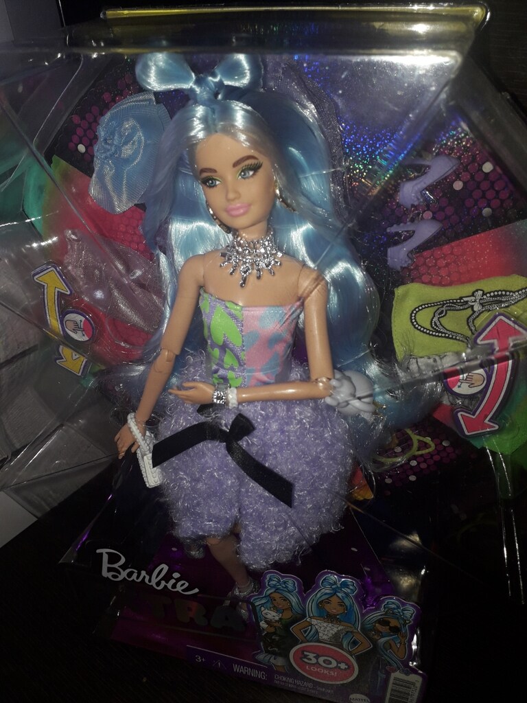 Barbie extra 30+ looks - 2
