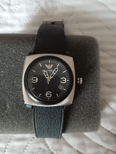 Armani saat