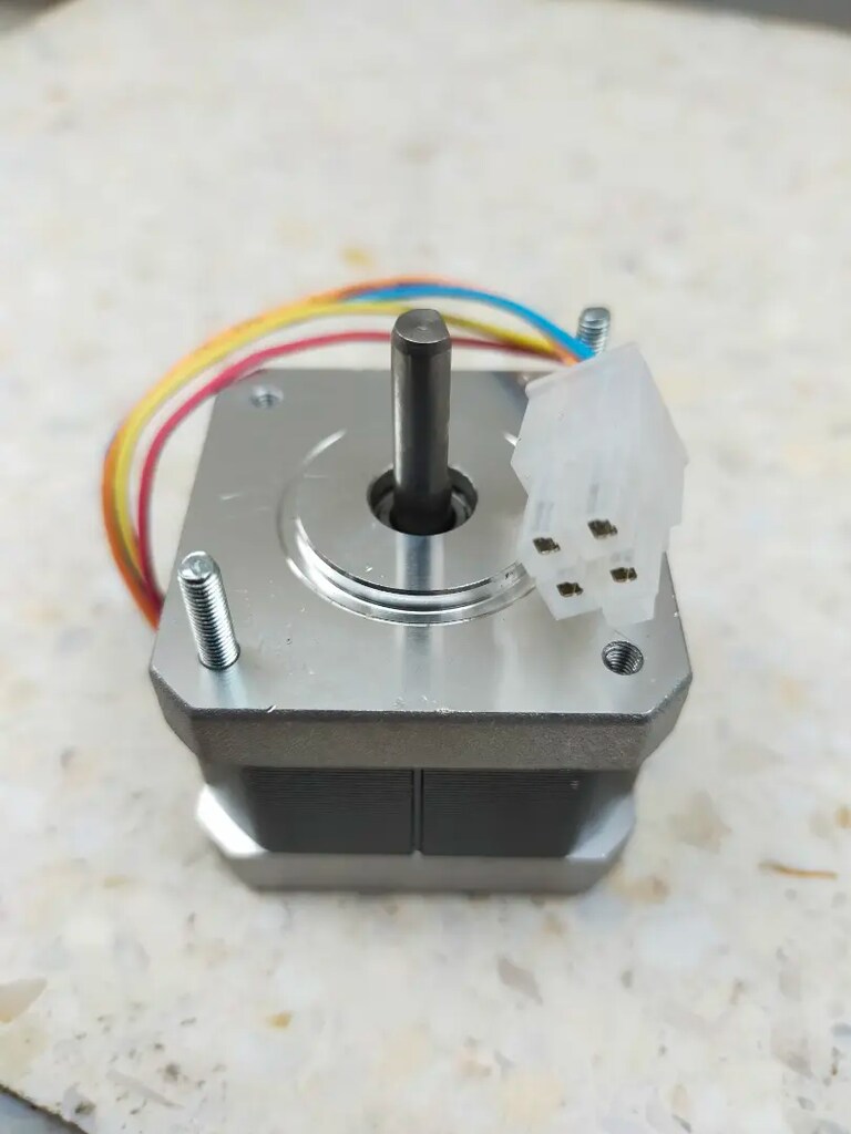 Step motor 009 - 0029048 MOONS 17HE1406-02 elimde çok sayıda vardır. - 2