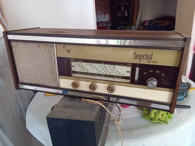 1966 imalı FM li İmperial RADYO