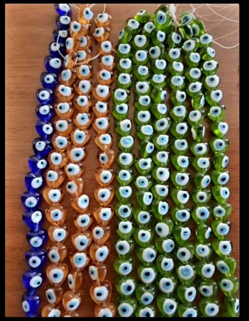 Murano cam nazar boncukları 390 tane 1,5-1,5 cm çapında.