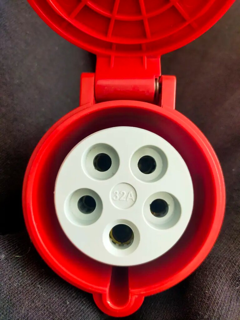5*32a Uzatma prizi IP445*32a Uzatma prizi IP44. - 5