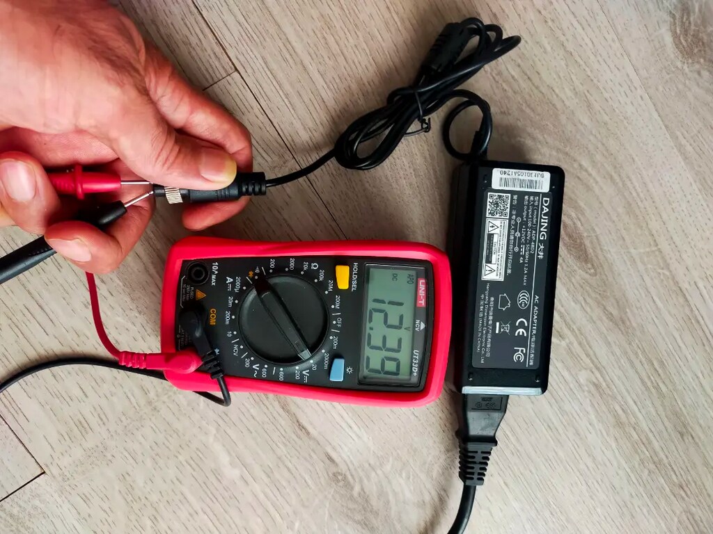 12 Volt 4 amper adaptör plastik kasa adetli vardır.. - 6