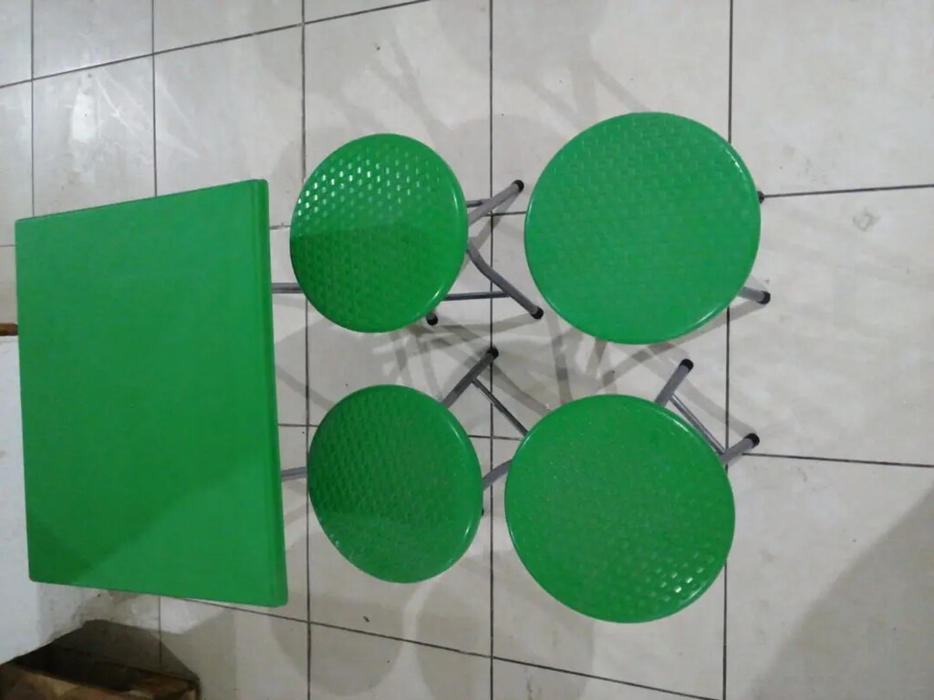 Plastik Masa + 4 tabure - 3