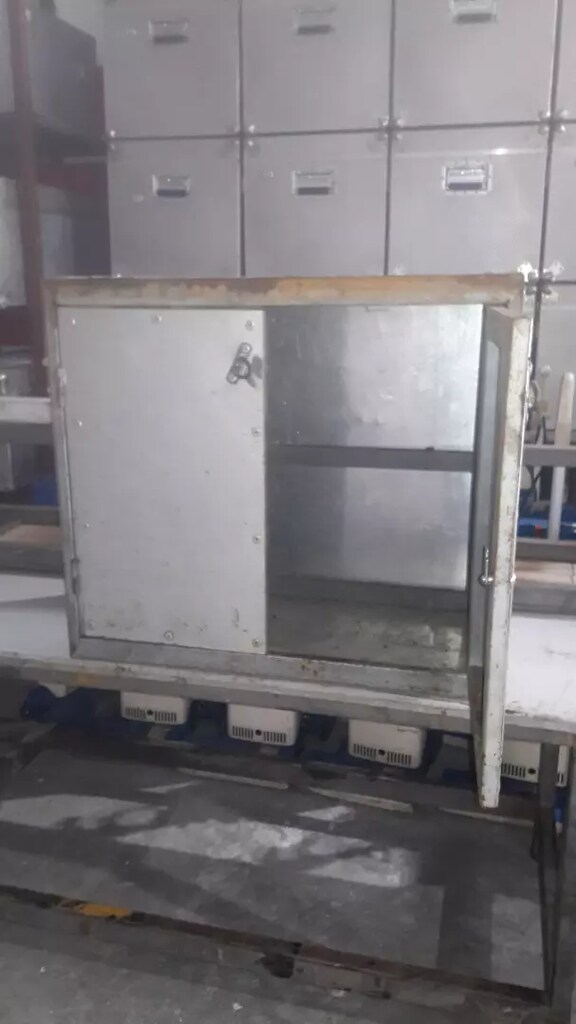 Metal Dolap (Aliminyum ve Demirden. 76cmx68cmx40cm - 3