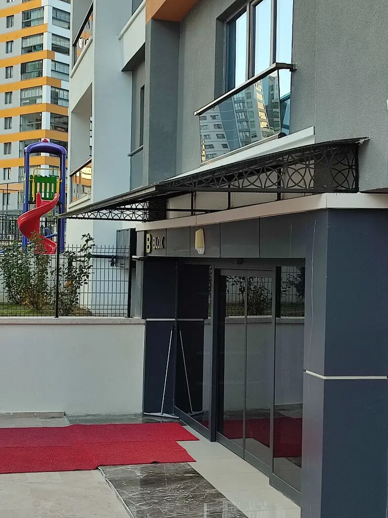 ~Bina Giriş Önü Sundurma~