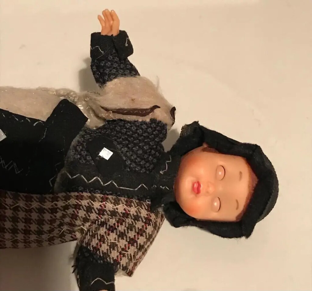 Vintage Uyuyan Mini Bebek & El Yapımı Giysileriyle - 11