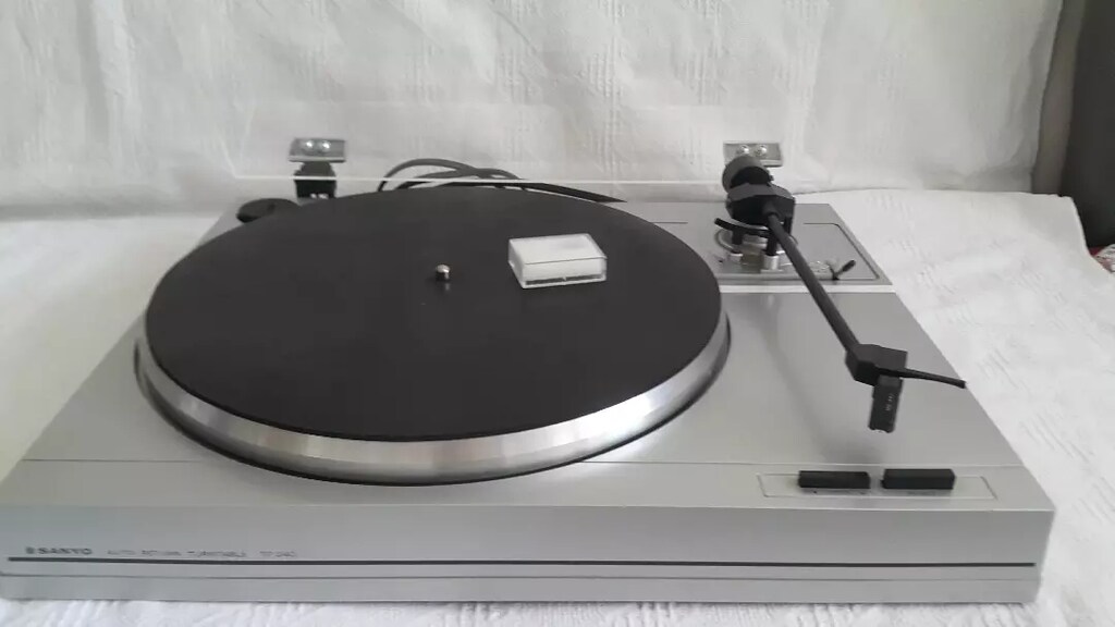 Sanyo Auto Return Turntable TP 240 pikap