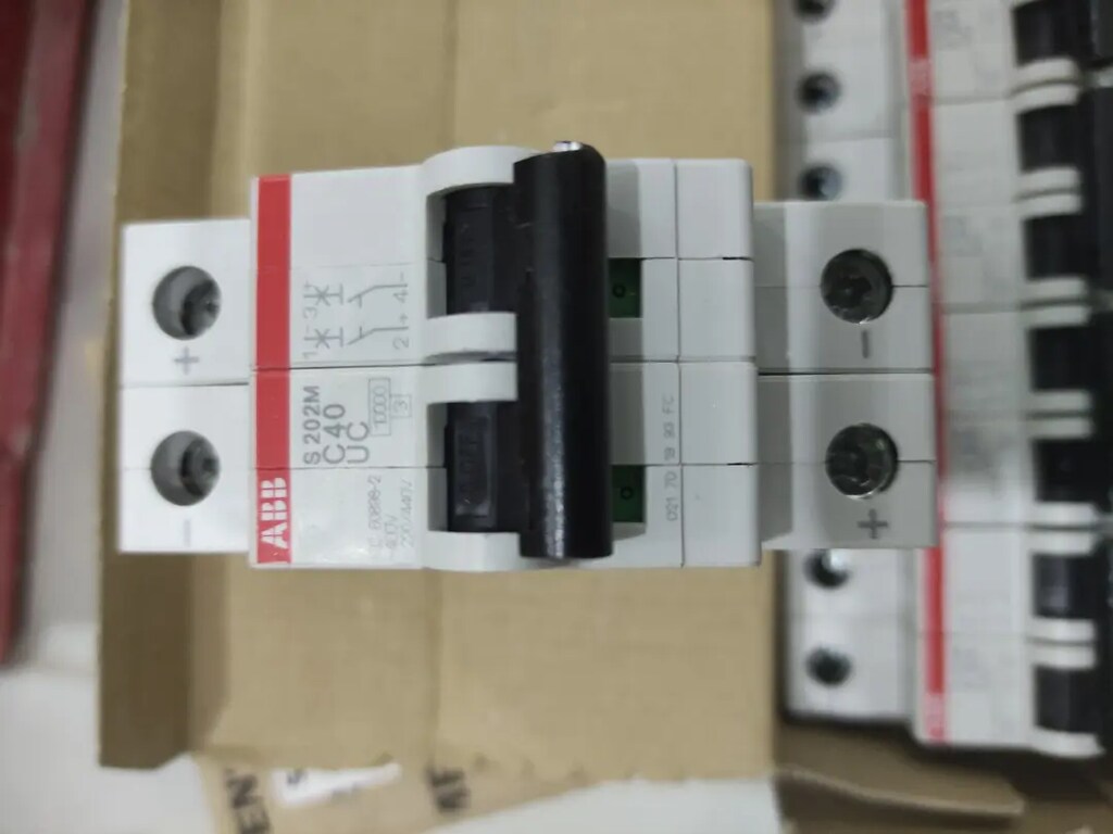 ABB- S 202M-C40 UC MİNYATÜR DEVRE KESİCİ ( 2 ADET VARDIR - 2