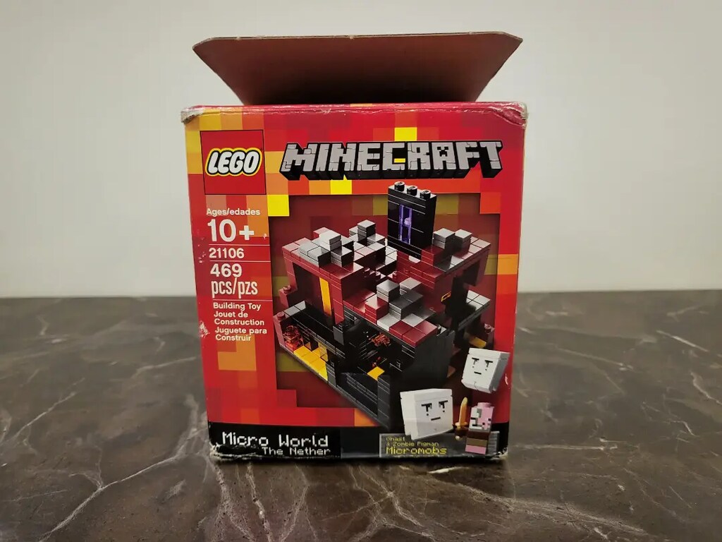 Lego Minecraft 21106 - 4
