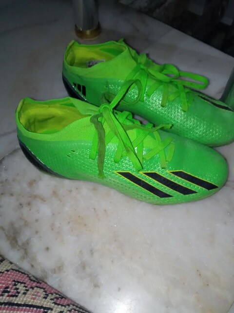 Orjinal Adidas krampon 32.no giyenlre üç kes giyildi yeni gibi