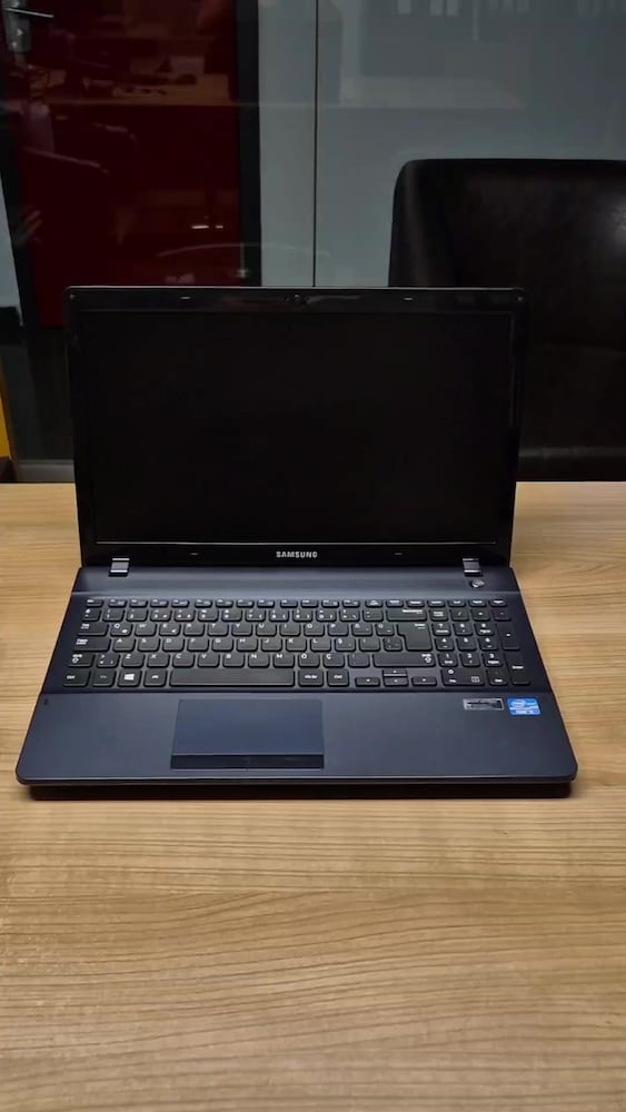 Laptop SAMSUNG i5 İşlemci 240GB SSD 8GB Ram Pili Sağlam - 2