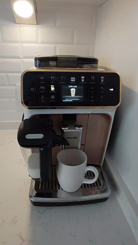 Philips 5500 Serisi LatteGo EP5543/80 Tam Otomatik Kahve Makinesi - 2