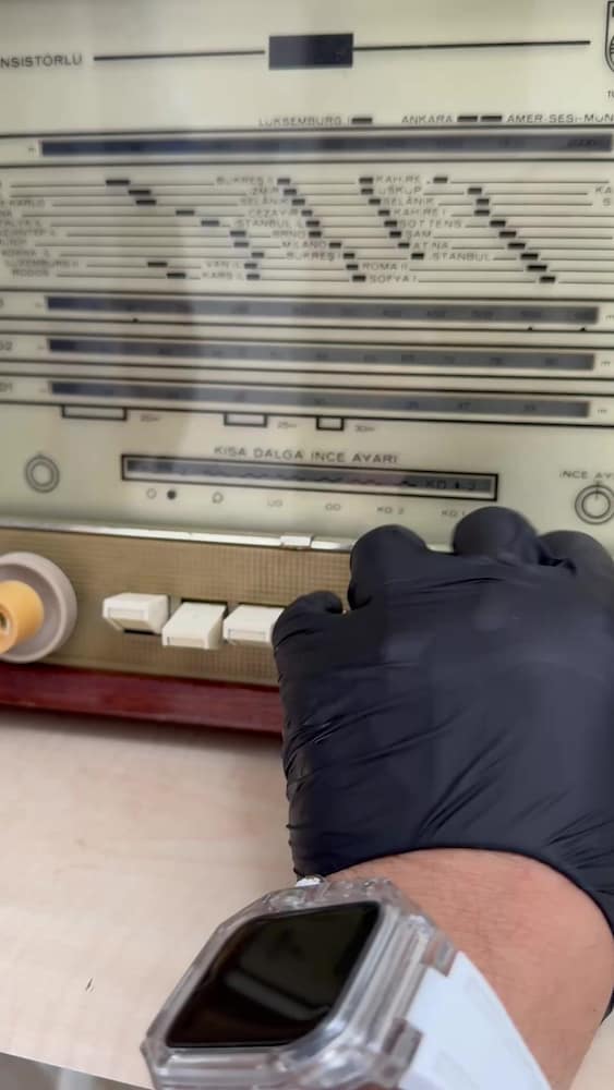 Philips Vintage Büyük Boy Masa Radyosu - Çalışır durmda - 2