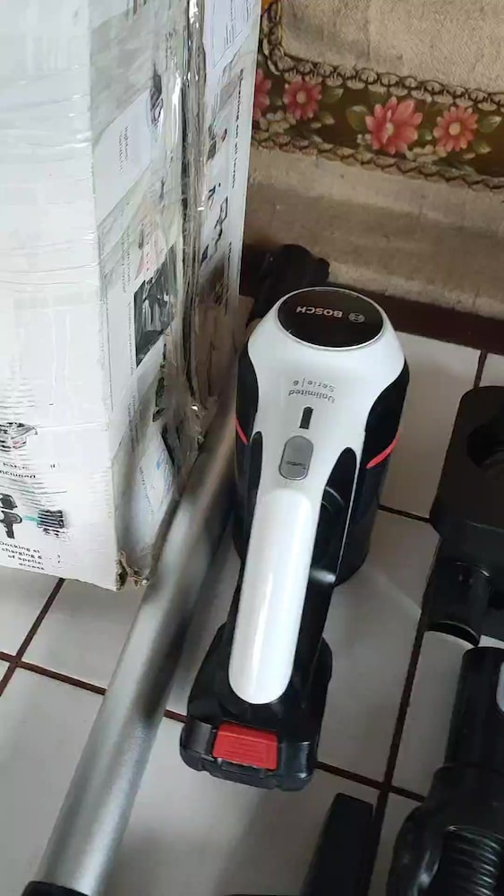 Bosch Unlimited Serie 6 Şarjı Süpürge kutusunda bütün parçaları tam so - 2