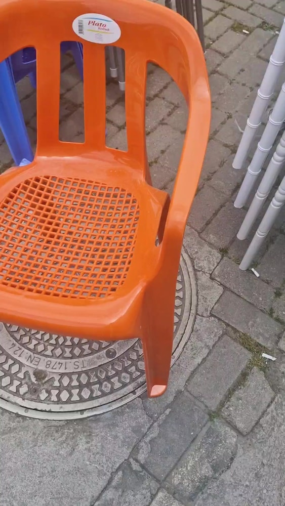 Plato plastik turuncu kollu sandalye - 2
